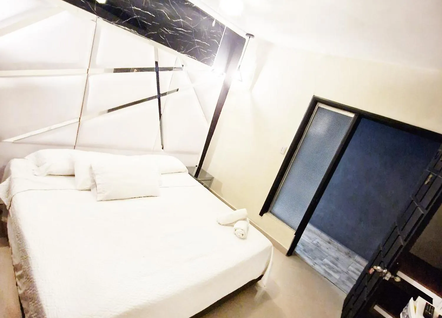 5 Bedrooms Apartment With Jacuzzi At Lleras Park ميديلين 0*,  كولومبيا